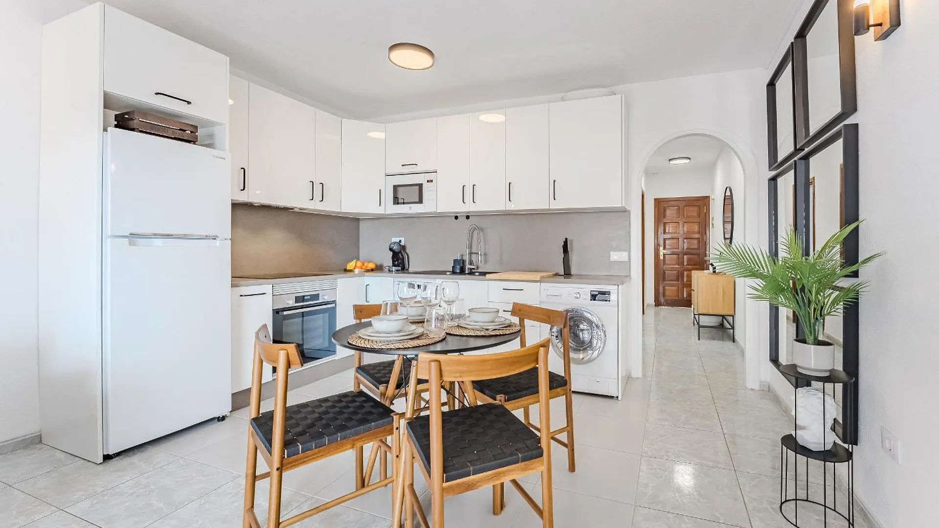 Ocean Walk Victoria Court 2 Modern Apartment With Terrace, Heated Pool, Netflix Los Cristianos  0*, Los Cristianos (Tenerife) Espanha