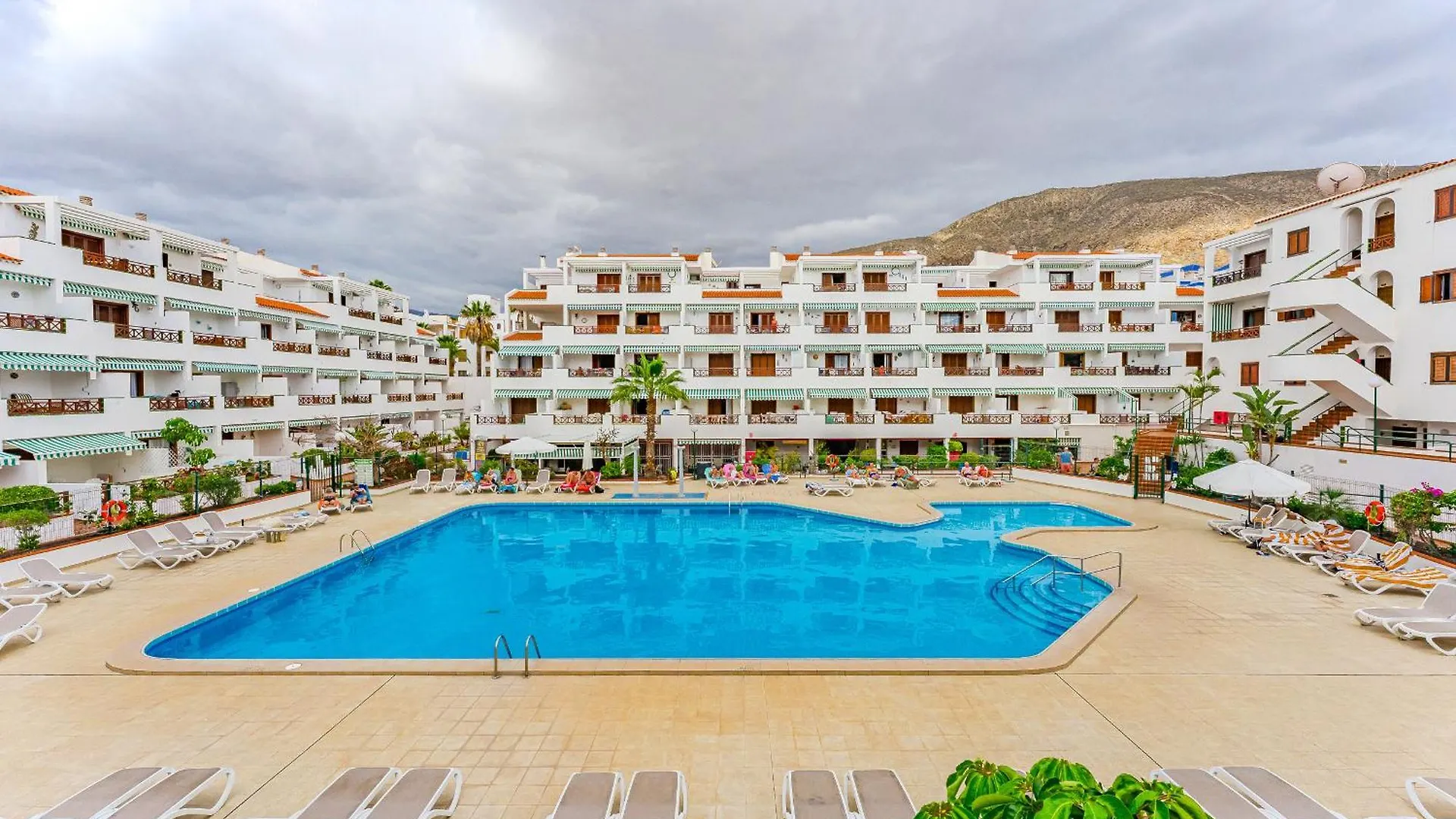 Ocean Walk Victoria Court 2 Modern Apartment With Terrace, Heated Pool, Netflix Los Cristianos