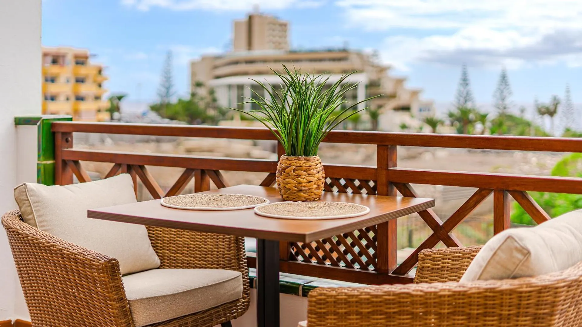 Ocean Walk Victoria Court 2 Modern Apartment With Terrace, Heated Pool, Netflix Los Cristianos