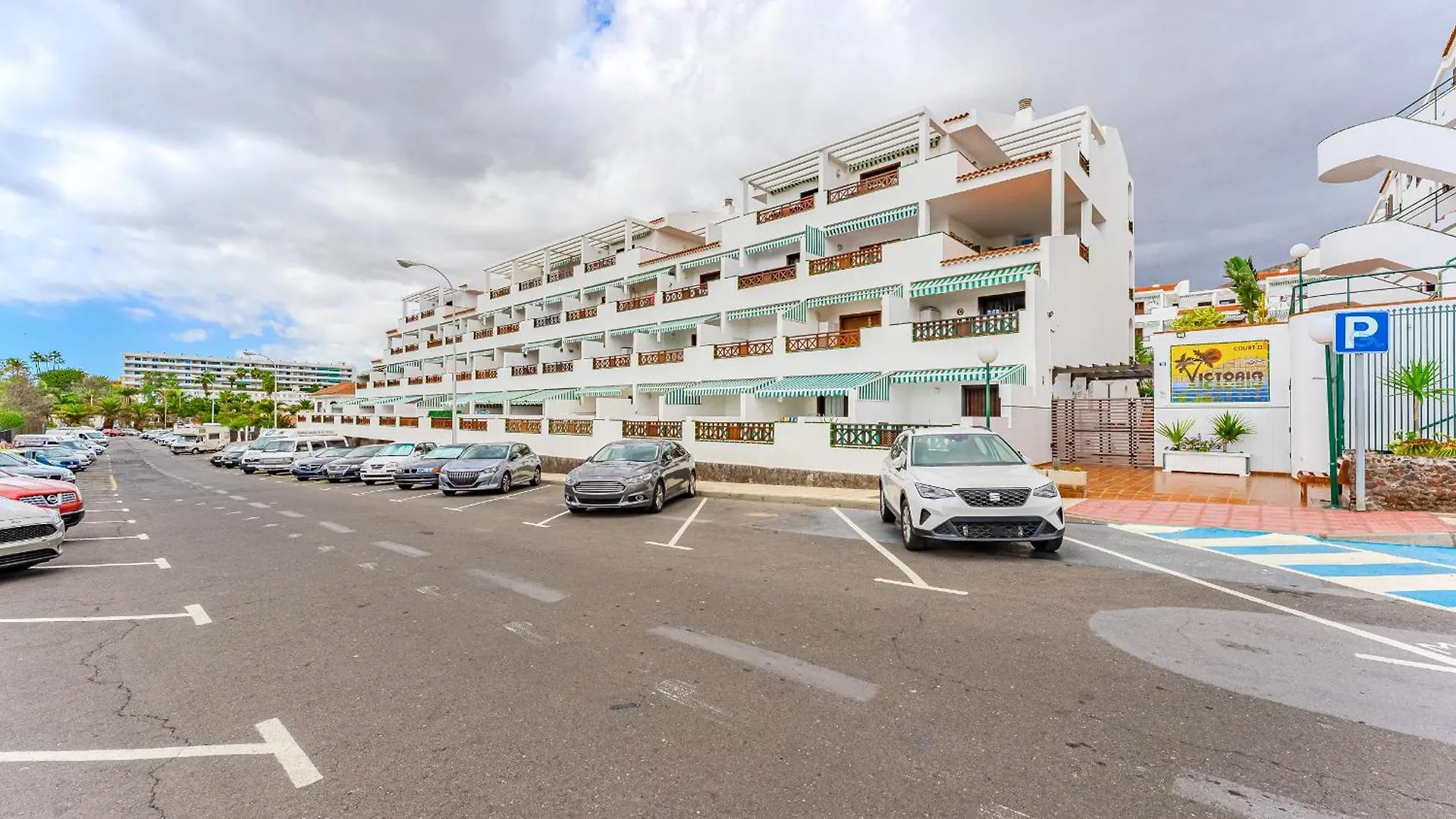 Ocean Walk Victoria Court 2 Modern Apartment With Terrace, Heated Pool, Netflix Los Cristianos
