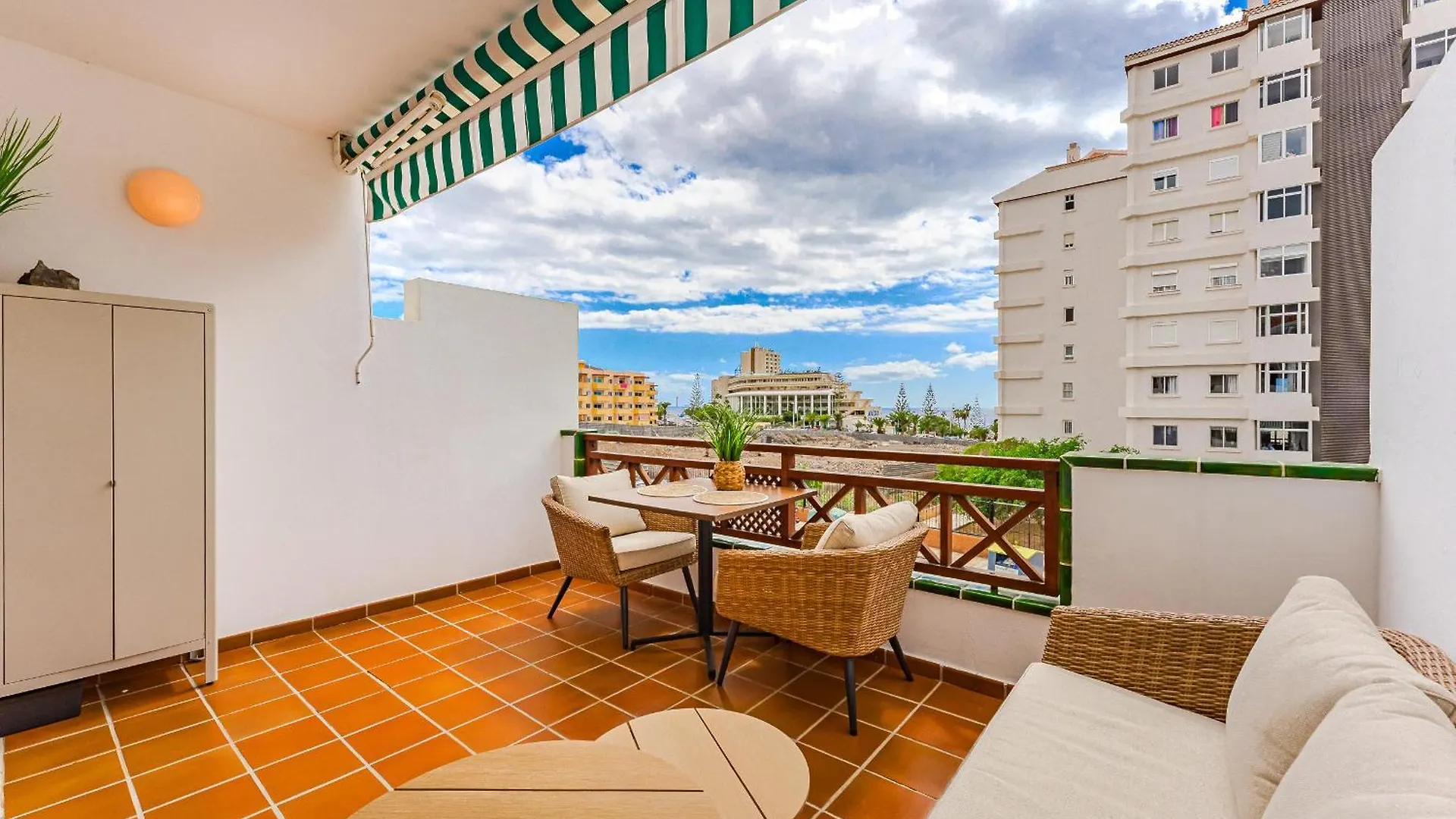 Ocean Walk Victoria Court 2 Modern Apartment With Terrace, Heated Pool, Netflix Los Cristianos  0*, Los Cristianos (Tenerife) Španělsko